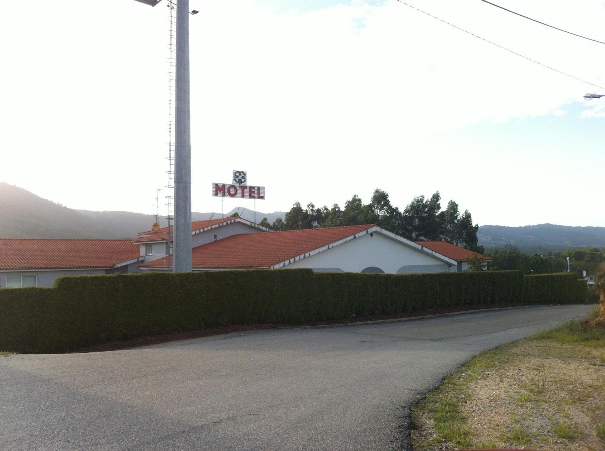 Motel Trebol Tui Extérieur photo