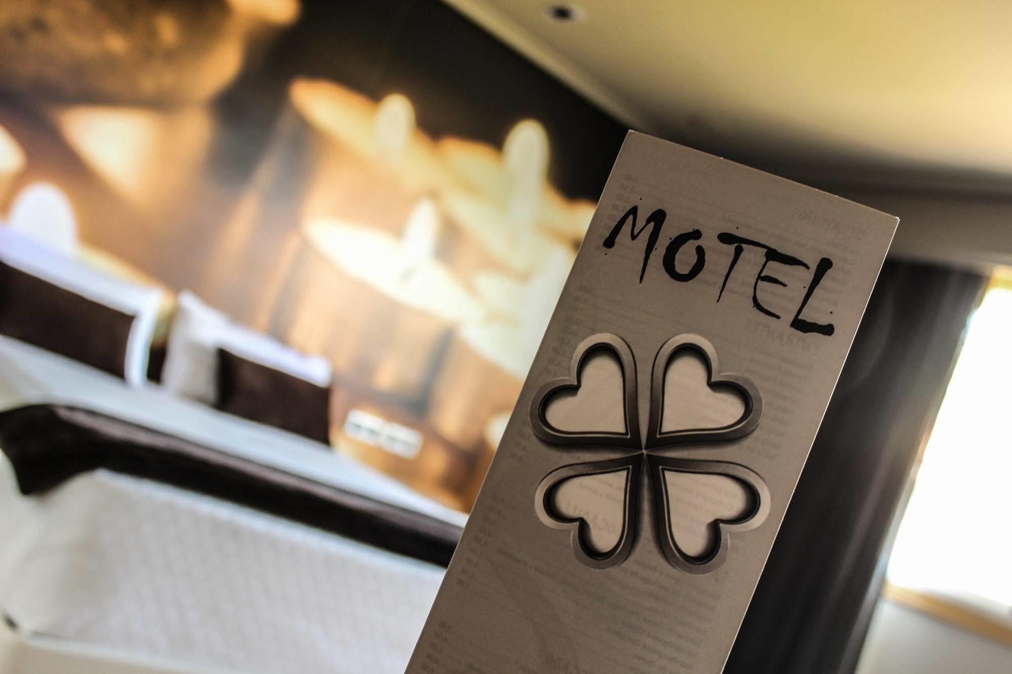 Motel Trebol Tui Extérieur photo